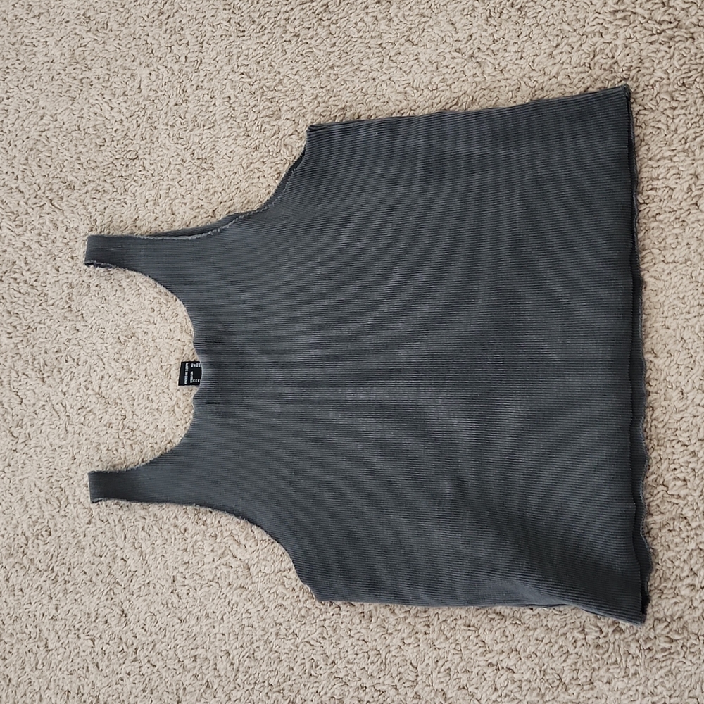 Crop top - Picture 3 of 6